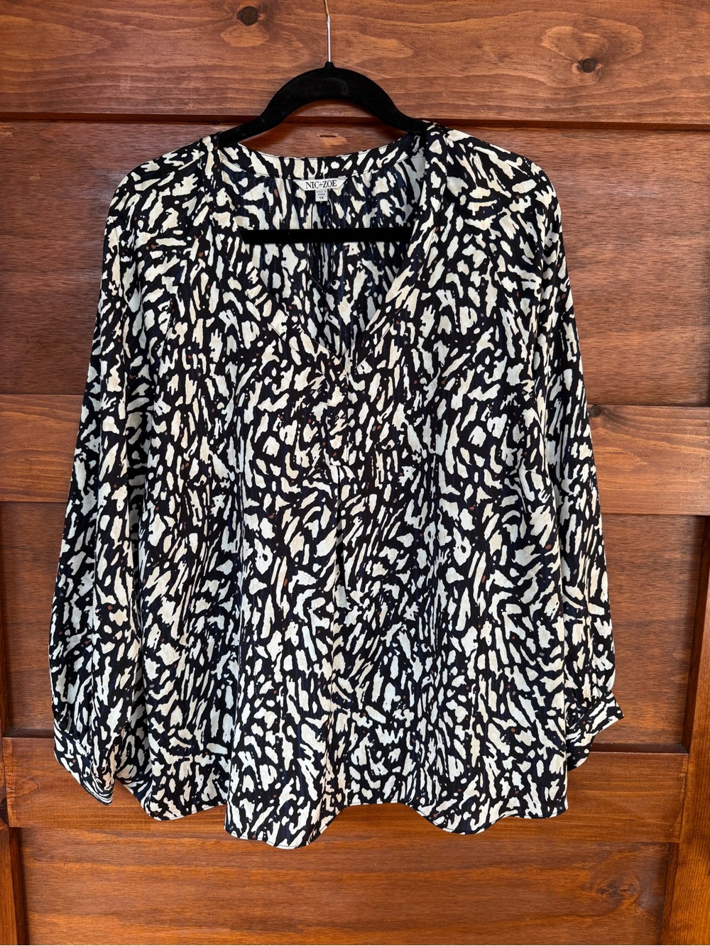 NIC+ZOE Black and White Abstract Print V-Neck Blouse
